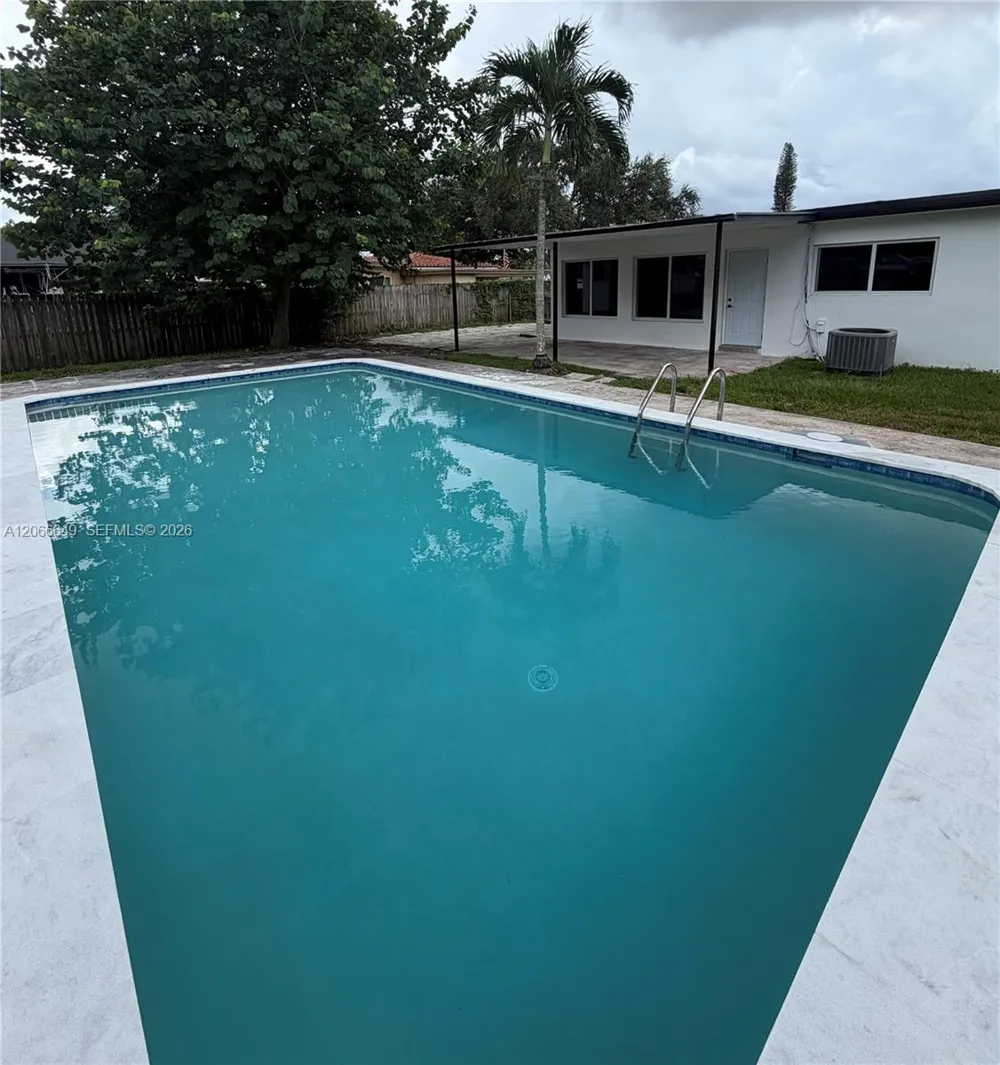 838 Fairway Dr Plantation, FL 33317