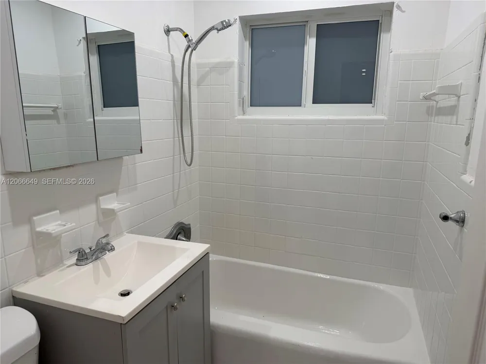 838 Fairway Dr Plantation, FL 33317