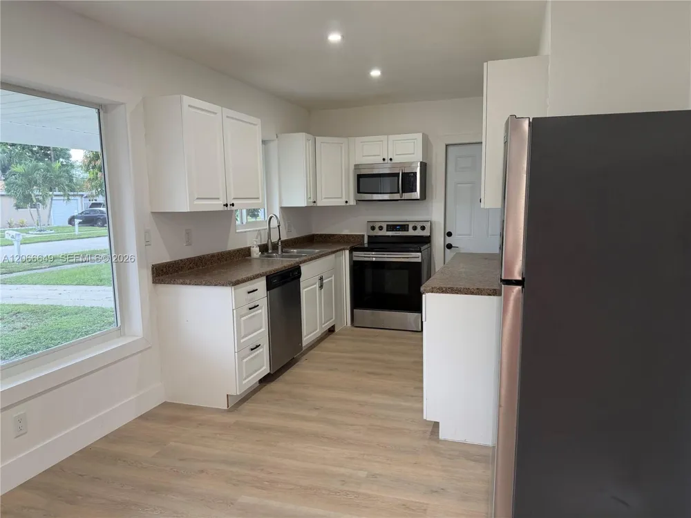 838 Fairway Dr Plantation, FL 33317