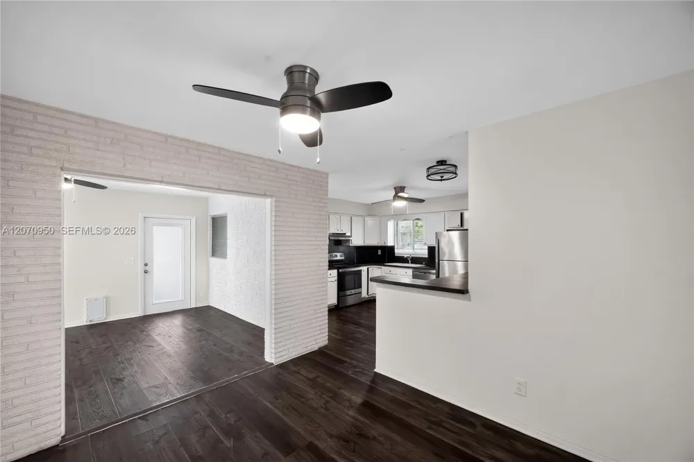 4300 Harrison St Hollywood, FL 33021
