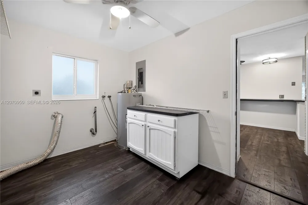 4300 Harrison St Hollywood, FL 33021