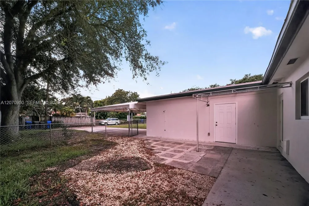 4300 Harrison St Hollywood, FL 33021