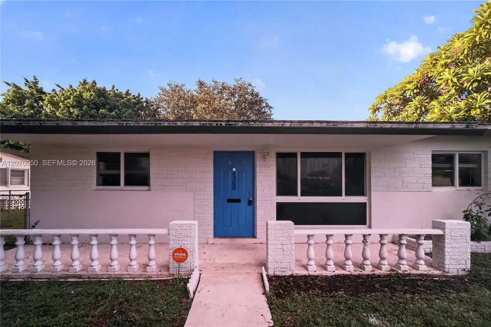 4300 Harrison St Hollywood, FL 33021