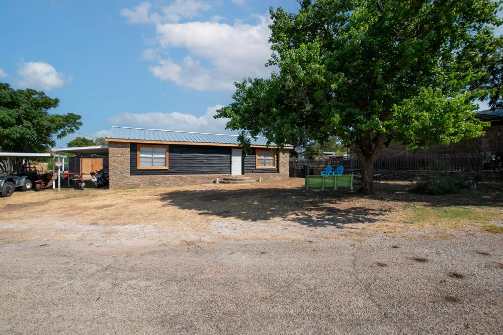 817 Ridgeway Tow, TX 78672