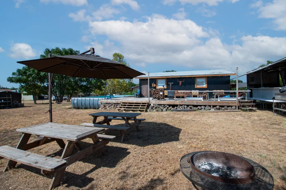 817 Ridgeway Tow, TX 78672