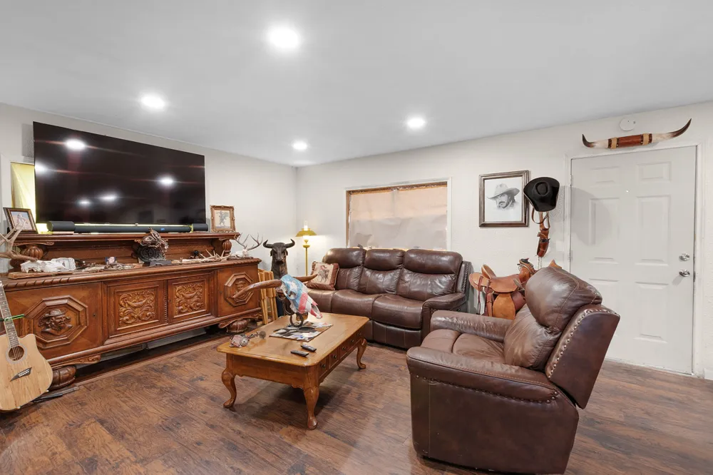 817 Ridgeway Tow, TX 78672