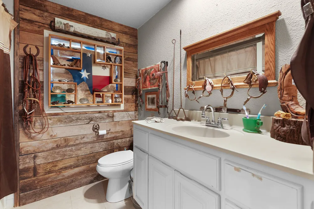 817 Ridgeway Tow, TX 78672