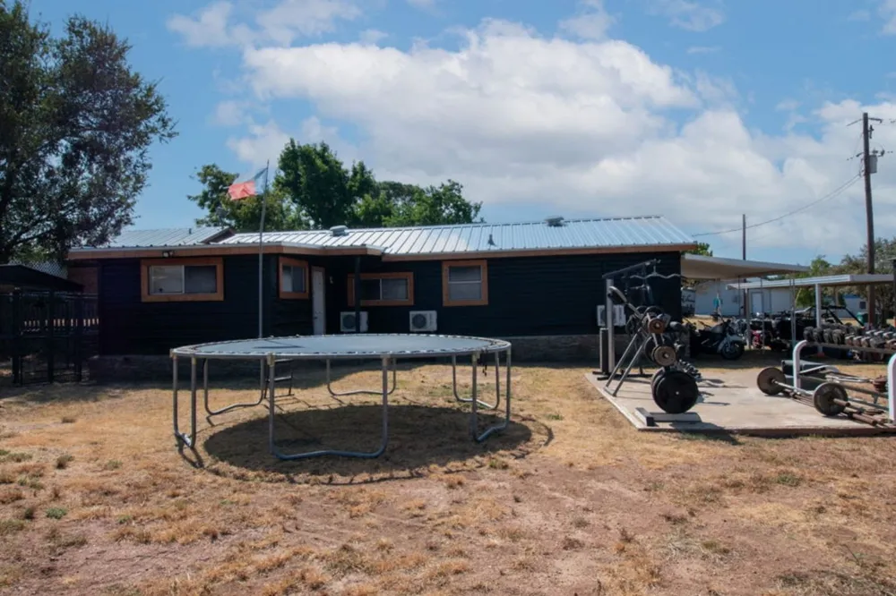 817 Ridgeway Tow, TX 78672