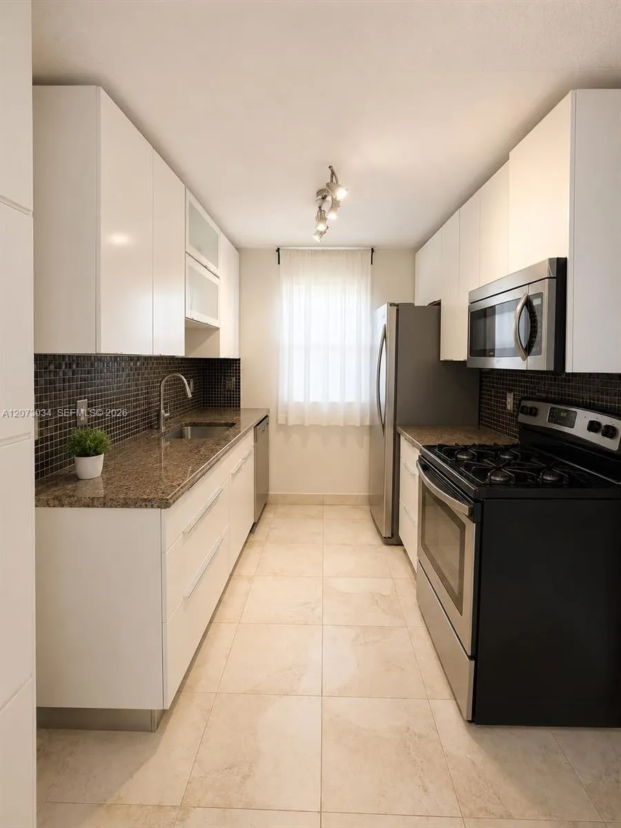 421 NE 1st St #217 Hallandale Beach, FL 33009