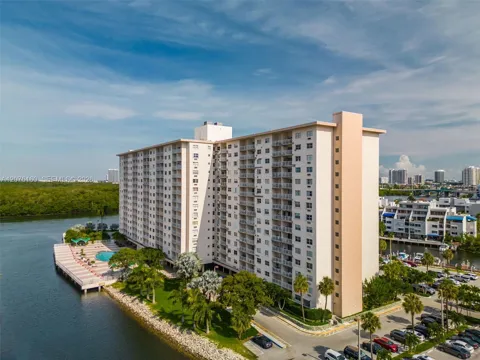400 Kings Point Dr #822-23