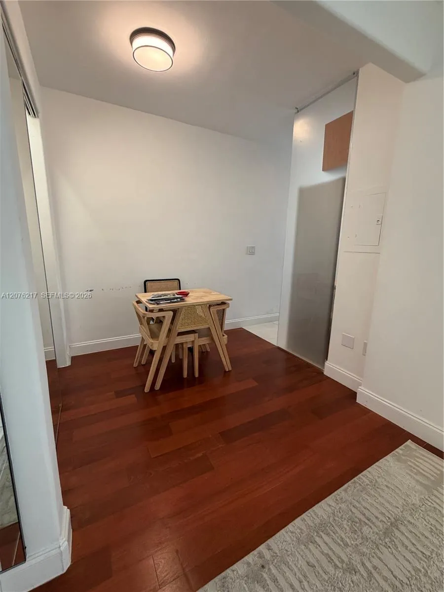 526 15th St #12 Miami Beach, FL 33139