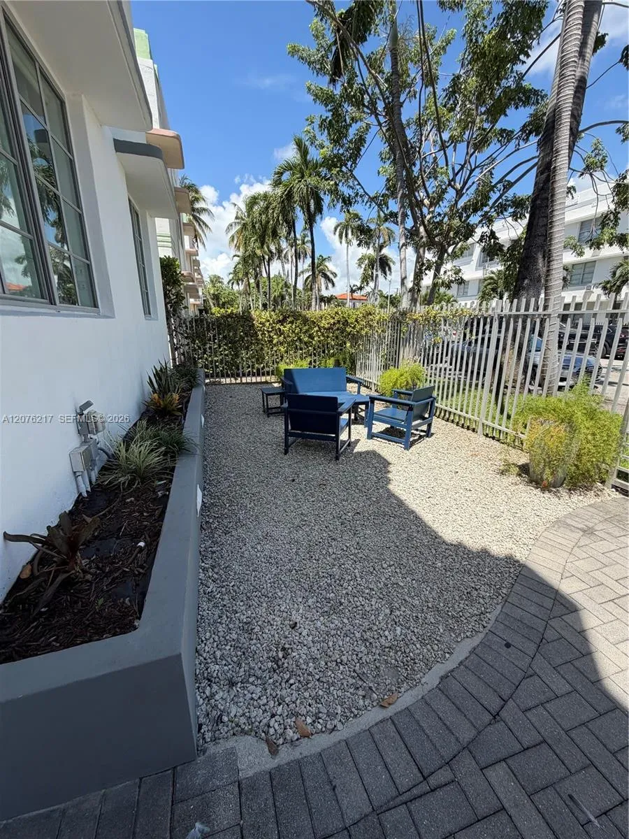 526 15th St #12 Miami Beach, FL 33139