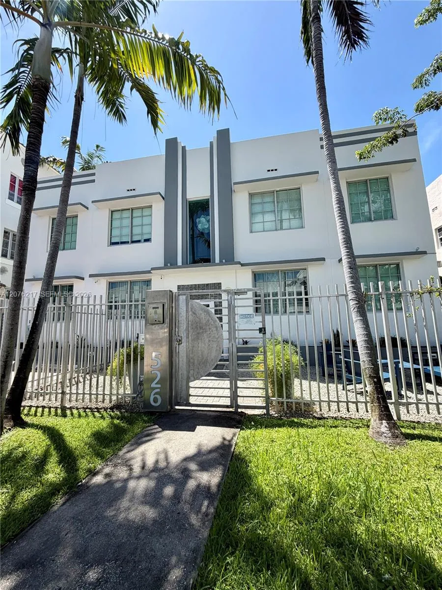 526 15th St #12 Miami Beach, FL 33139