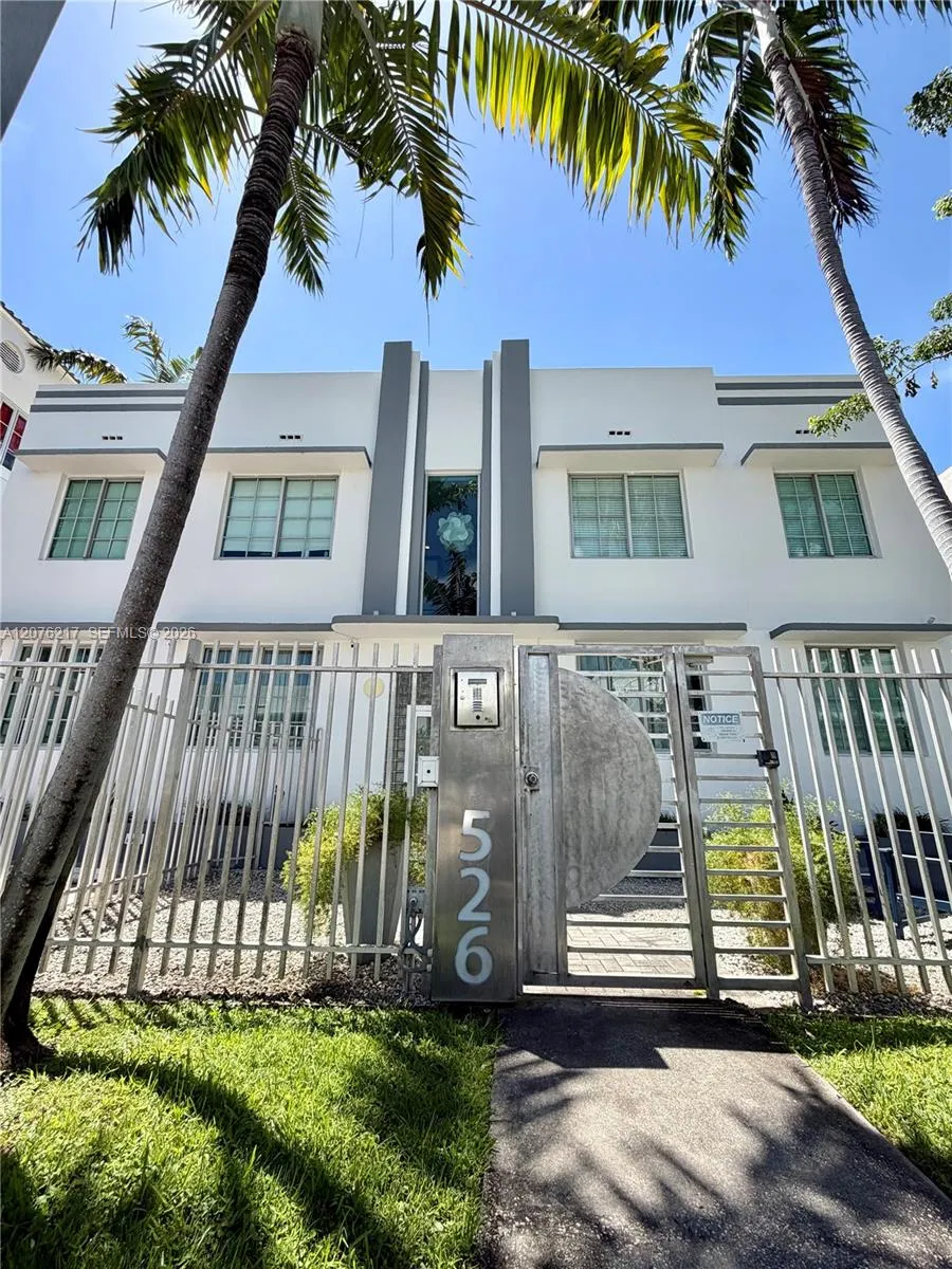 526 15th St #12 Miami Beach, FL 33139