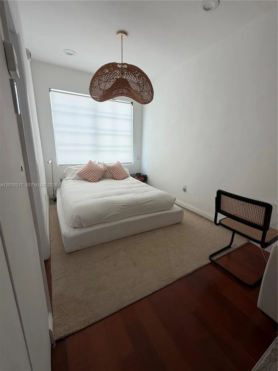 526 15th St #12 Miami Beach, FL 33139
