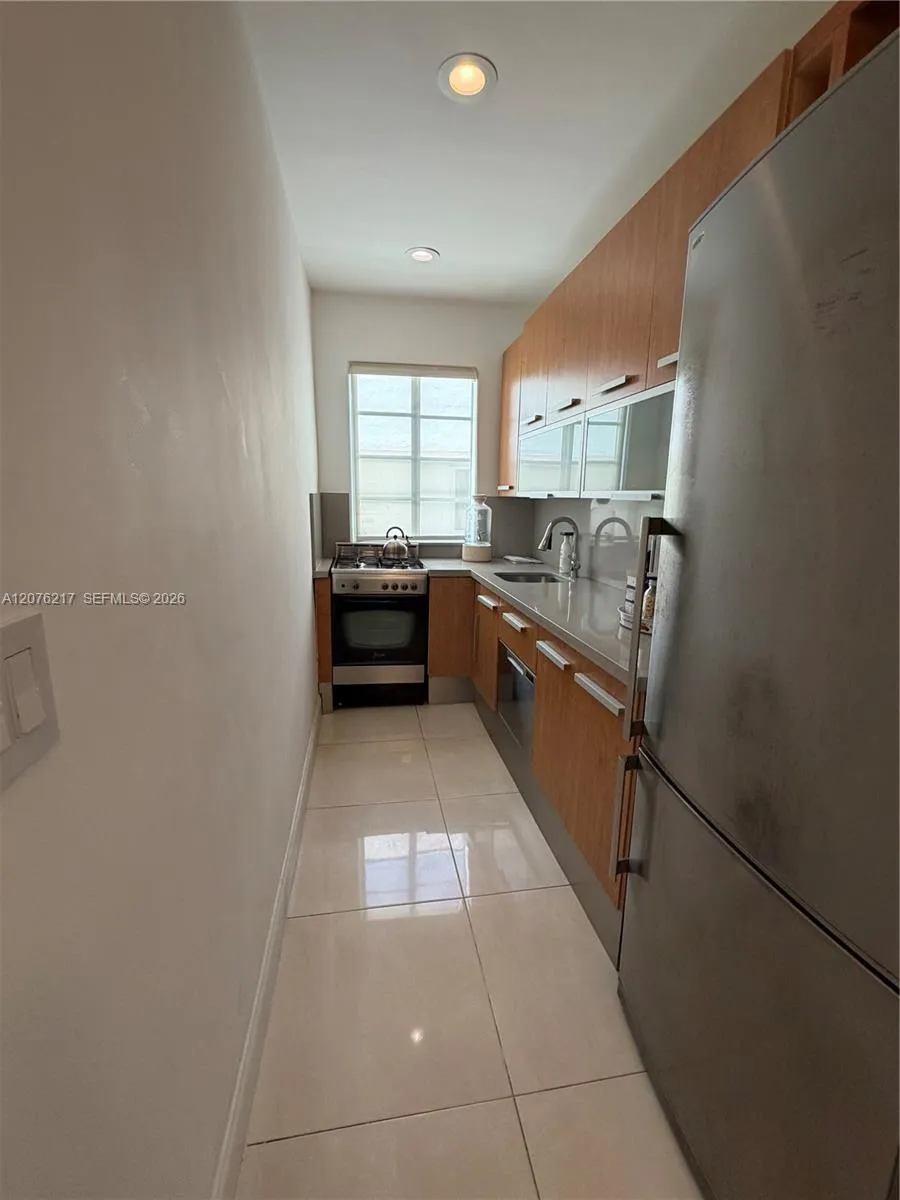 526 15th St #12 Miami Beach, FL 33139