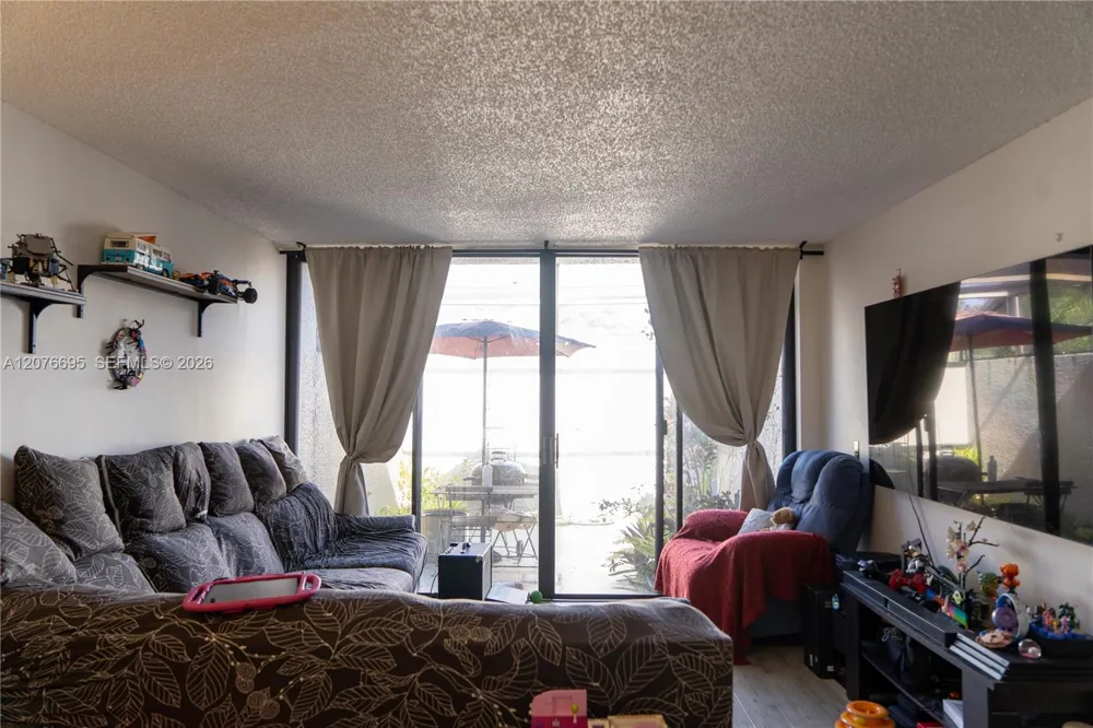 1541 NW 113th Ave Pembroke Pines, FL 33026