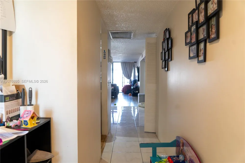 1541 NW 113th Ave Pembroke Pines, FL 33026
