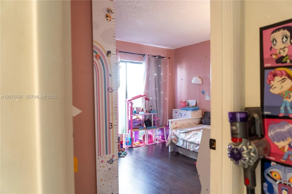 1541 NW 113th Ave Pembroke Pines, FL 33026