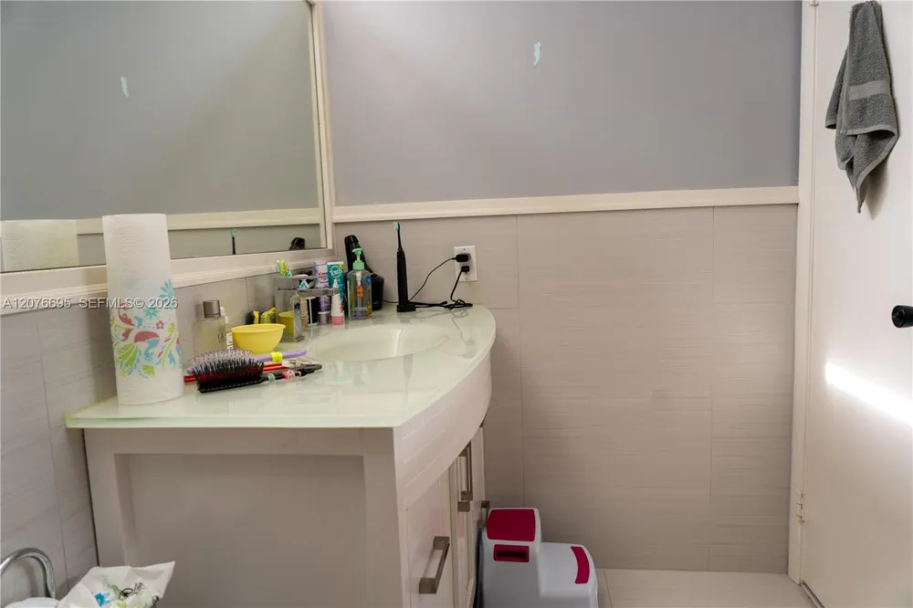 1541 NW 113th Ave Pembroke Pines, FL 33026