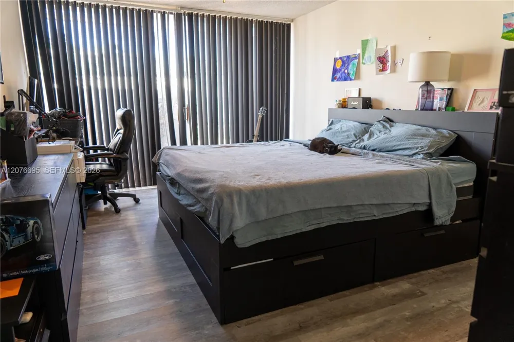 1541 NW 113th Ave Pembroke Pines, FL 33026
