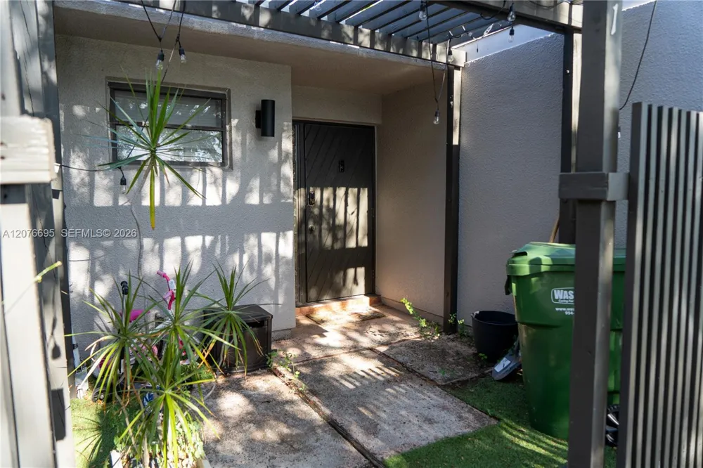 1541 NW 113th Ave Pembroke Pines, FL 33026