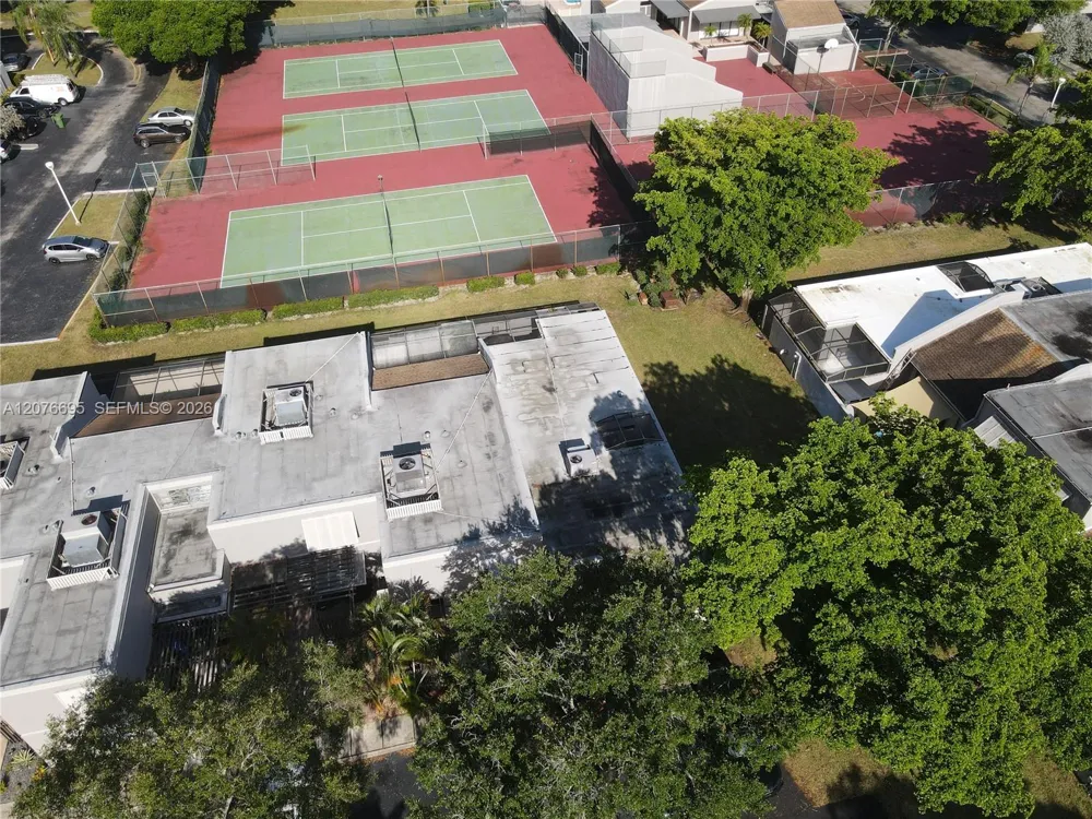 1541 NW 113th Ave Pembroke Pines, FL 33026