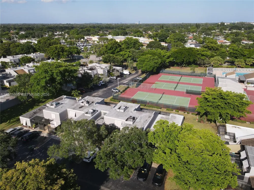 1541 NW 113th Ave Pembroke Pines, FL 33026