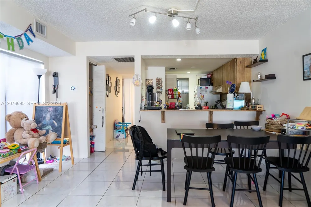 1541 NW 113th Ave Pembroke Pines, FL 33026