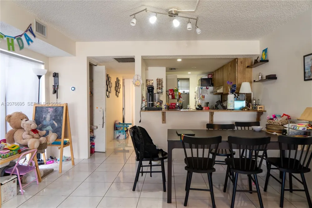 1541 NW 113th Ave Pembroke Pines, FL 33026