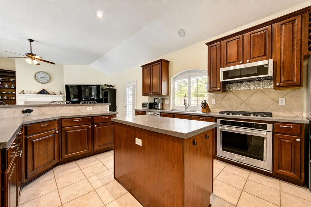 11 Ryanwyck Place The Woodlands, TX 77384