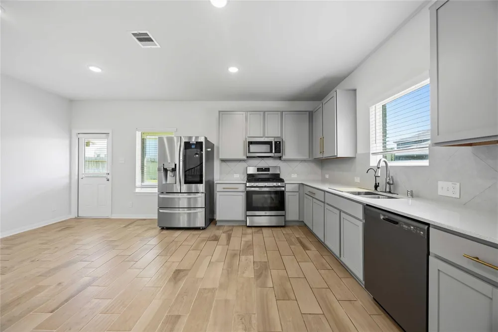 2402 Mount Dana Drive Rosharon, TX 77583