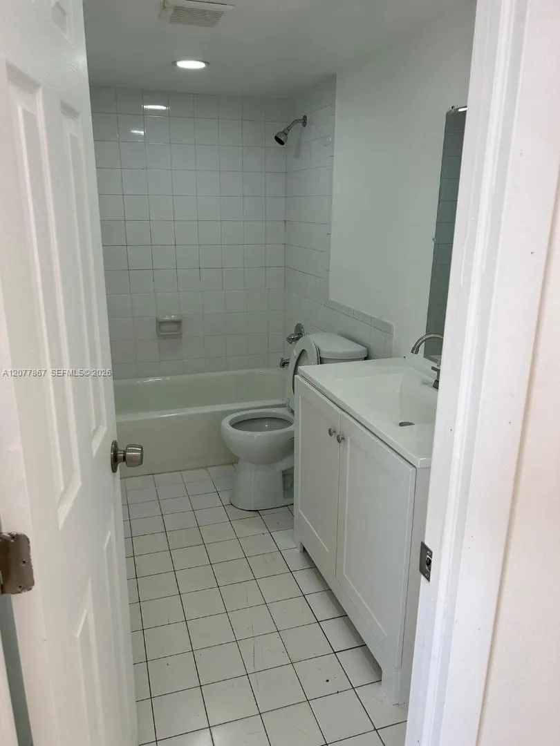 15201 NE 6th Ave #C302 Miami, FL 33162