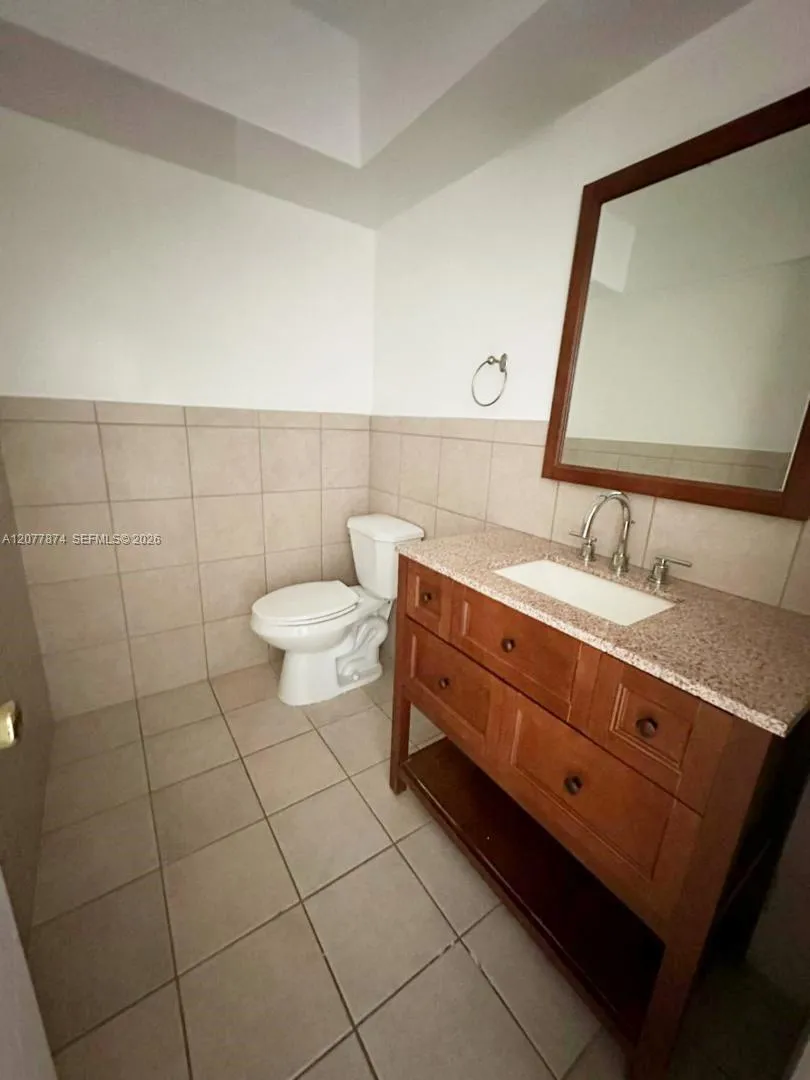 1885 NE 121st St #16 North Miami, FL 33181