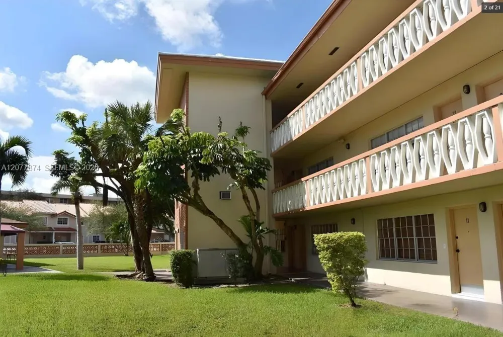 1885 NE 121st St #16 North Miami, FL 33181
