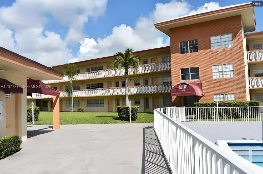 1885 NE 121st St #16 North Miami, FL 33181
