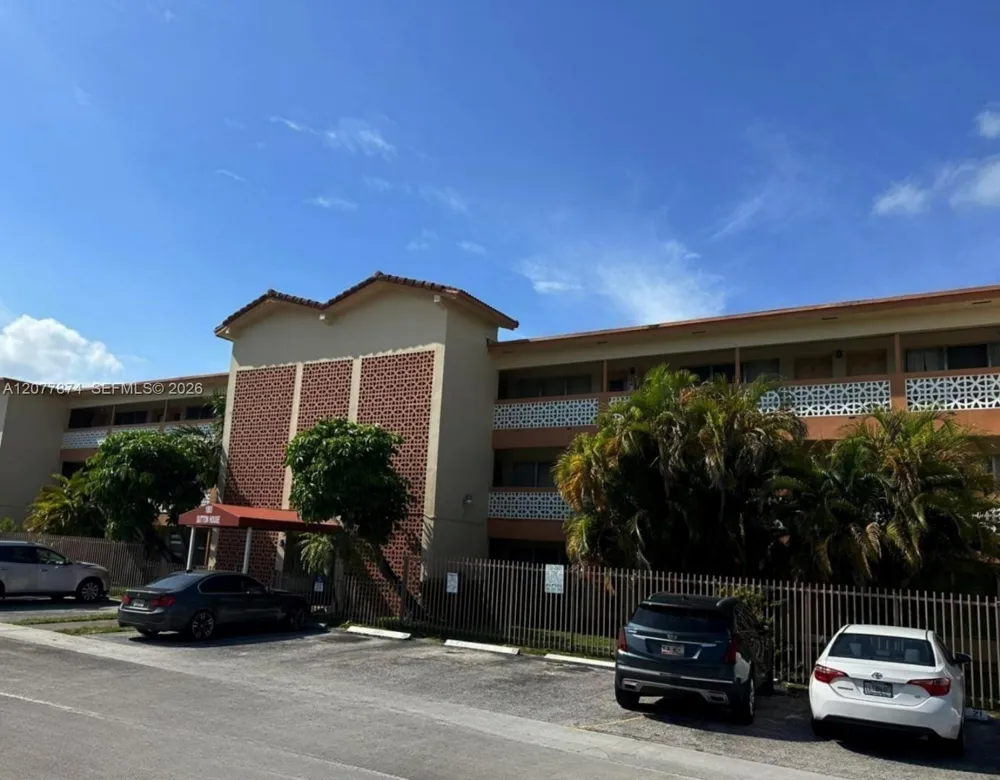 1885 NE 121st St #16 North Miami, FL 33181