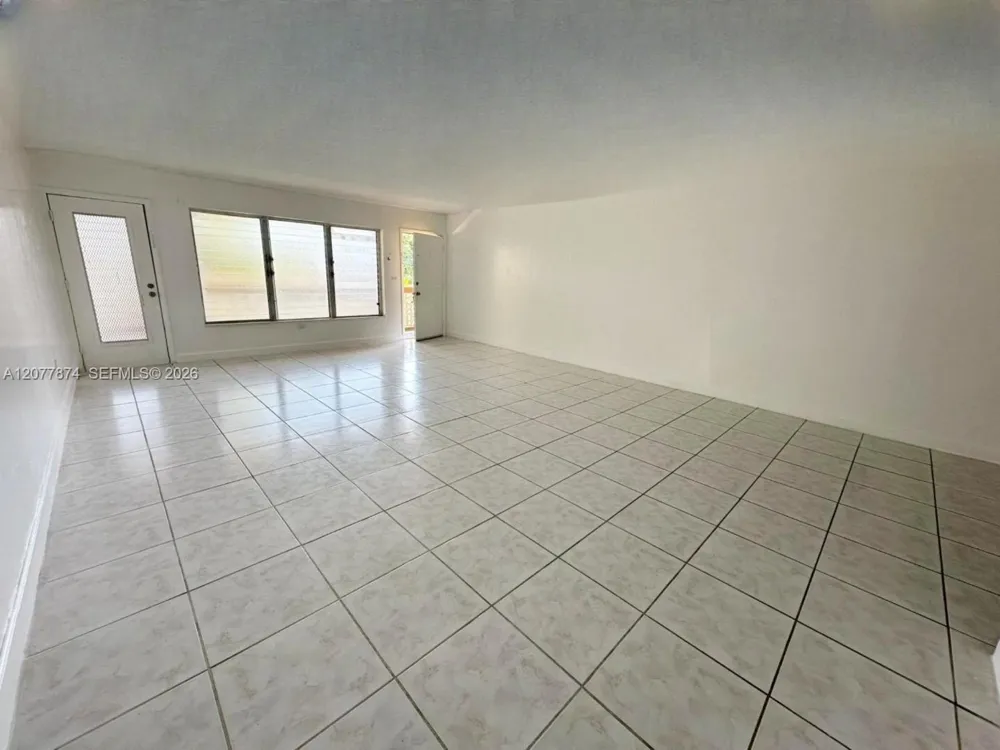 1885 NE 121st St #16 North Miami, FL 33181