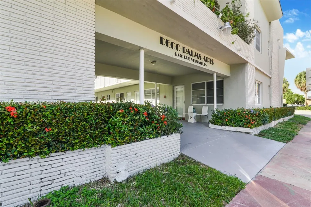 6930 Rue Versailles #31 Miami Beach, FL 33141