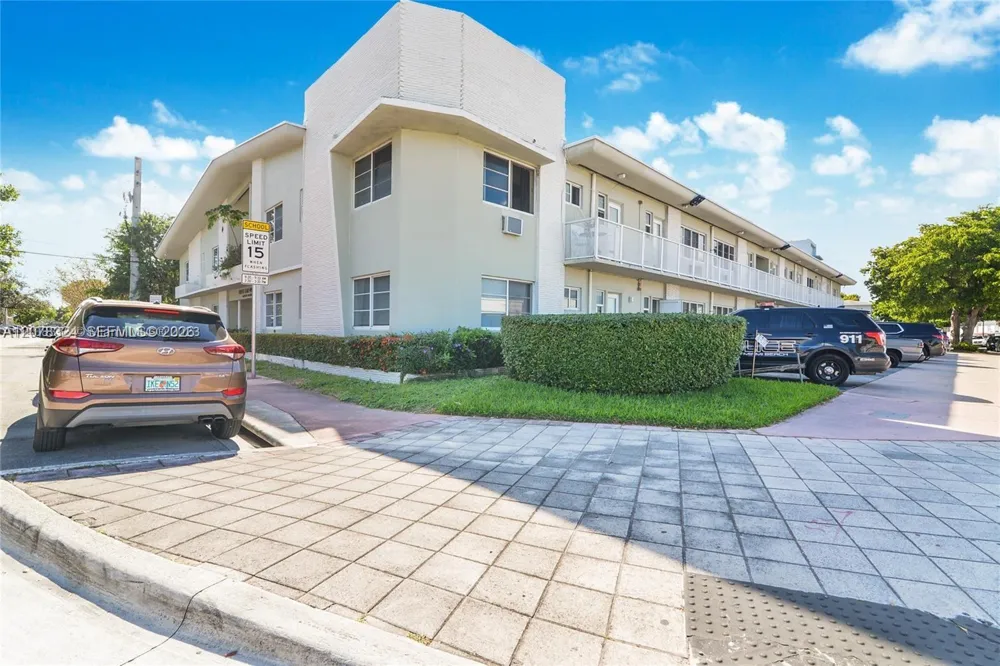 6930 Rue Versailles #31 Miami Beach, FL 33141