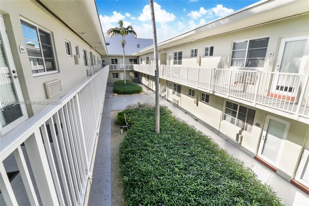 6930 Rue Versailles #31 Miami Beach, FL 33141