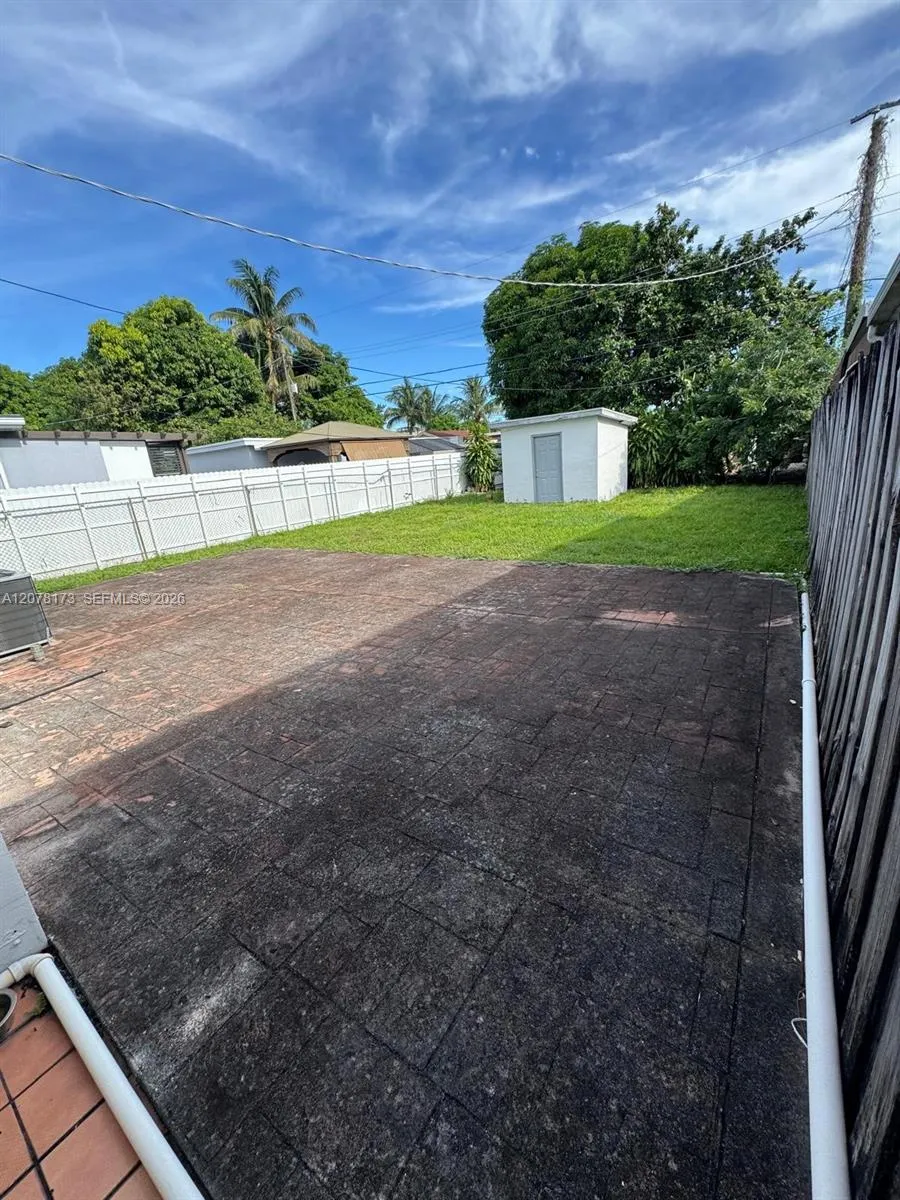 550 E 29th St Hialeah, FL 33013
