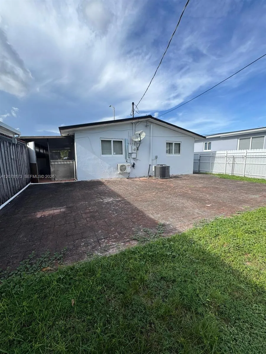 550 E 29th St Hialeah, FL 33013