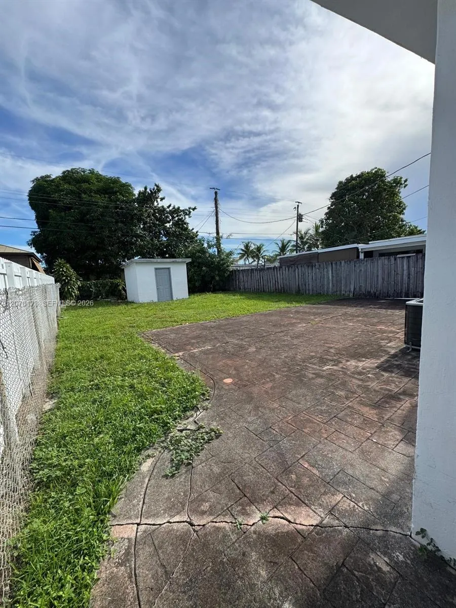 550 E 29th St Hialeah, FL 33013