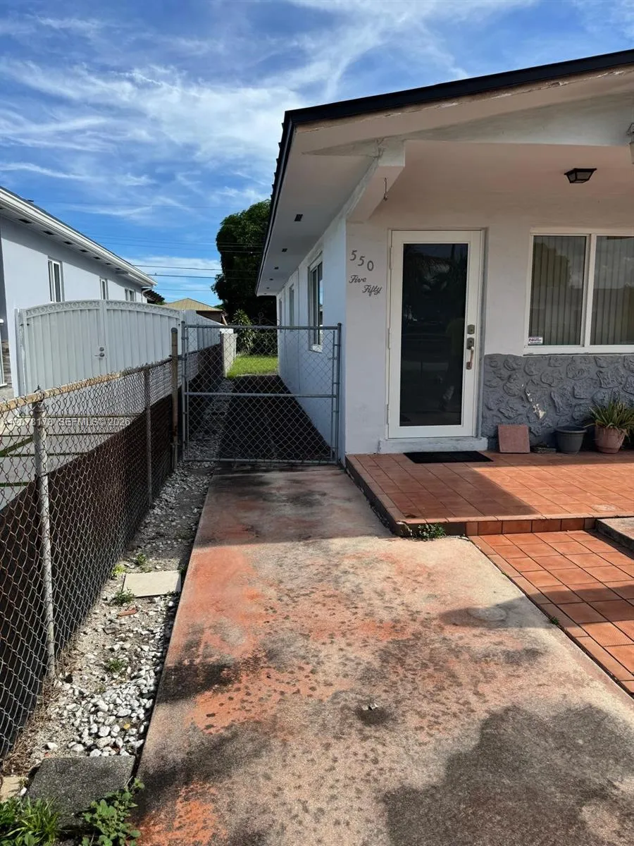 550 E 29th St Hialeah, FL 33013