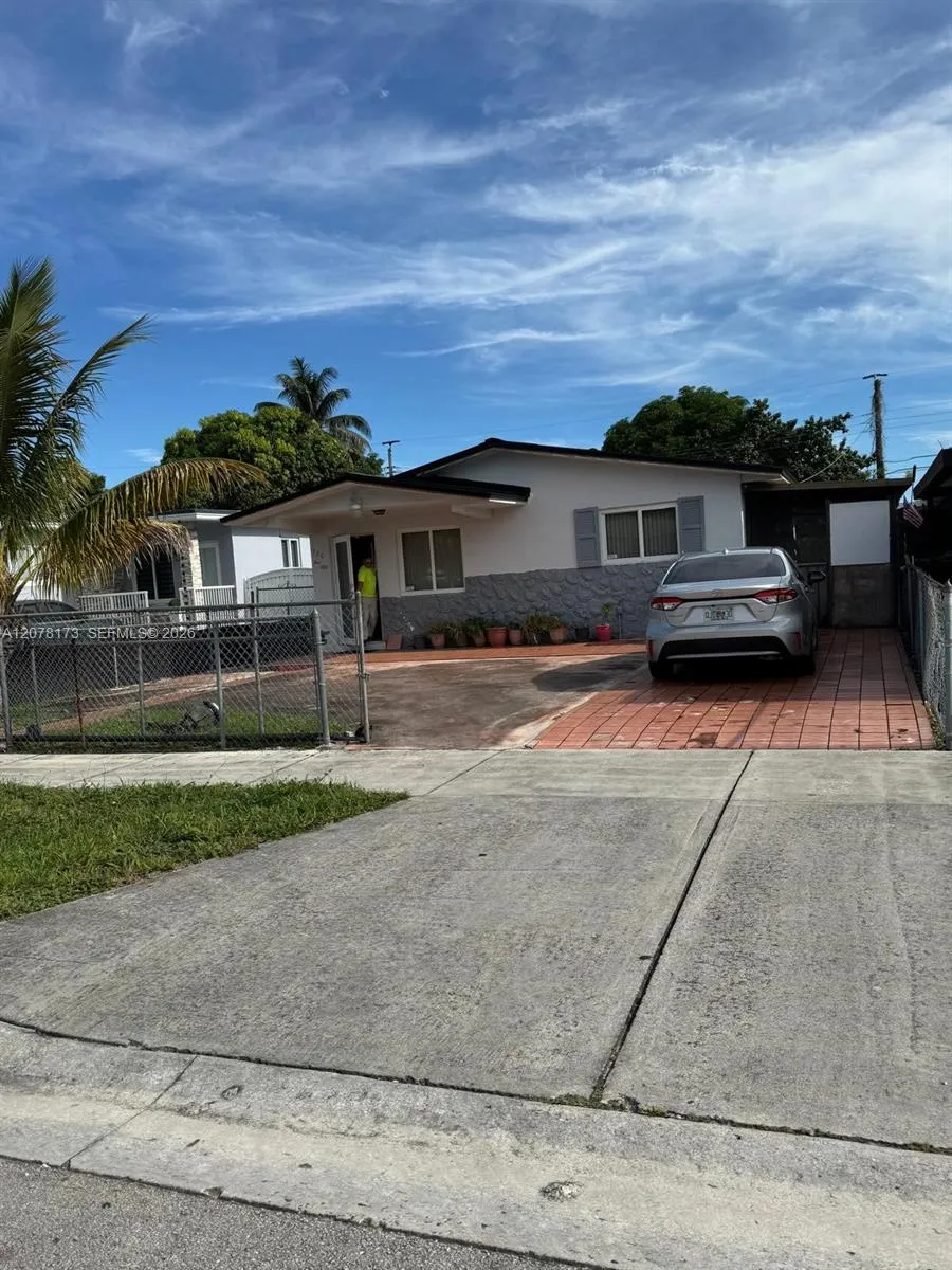 550 E 29th St Hialeah, FL 33013