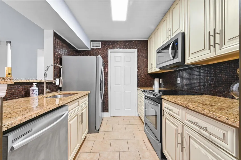 2662 NW 33rd St #2508 Oakland Park, FL 33309