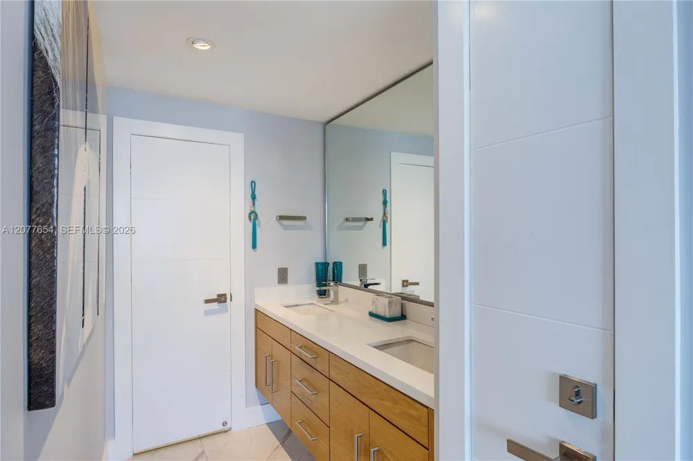 1345 Lincoln Rd #1004 Miami Beach, FL 33139