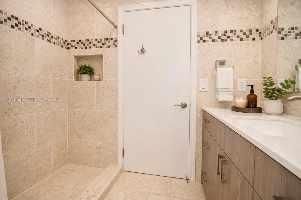 700 Sorrento Dr Weston, FL 33326