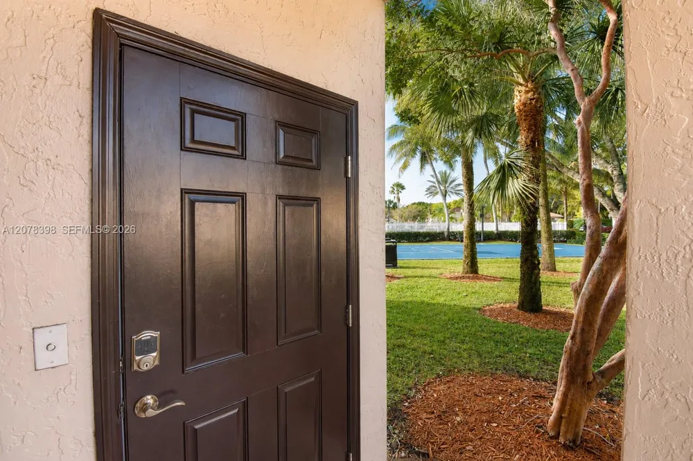 700 Sorrento Dr Weston, FL 33326